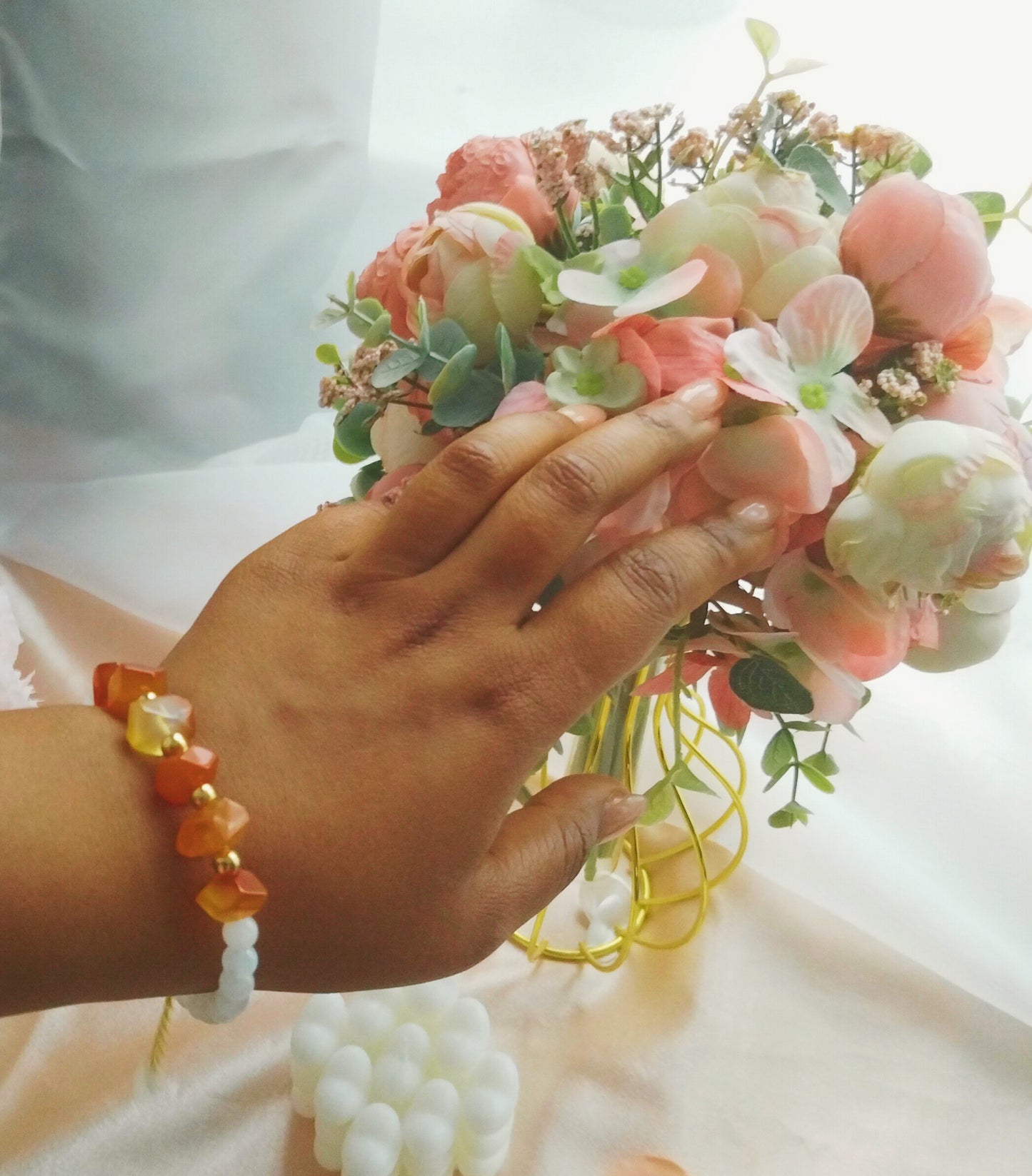 Bracelet "Éclat d'Aurore" en Pierre de Lune & cornaline, Perles Dorées et Rallonge