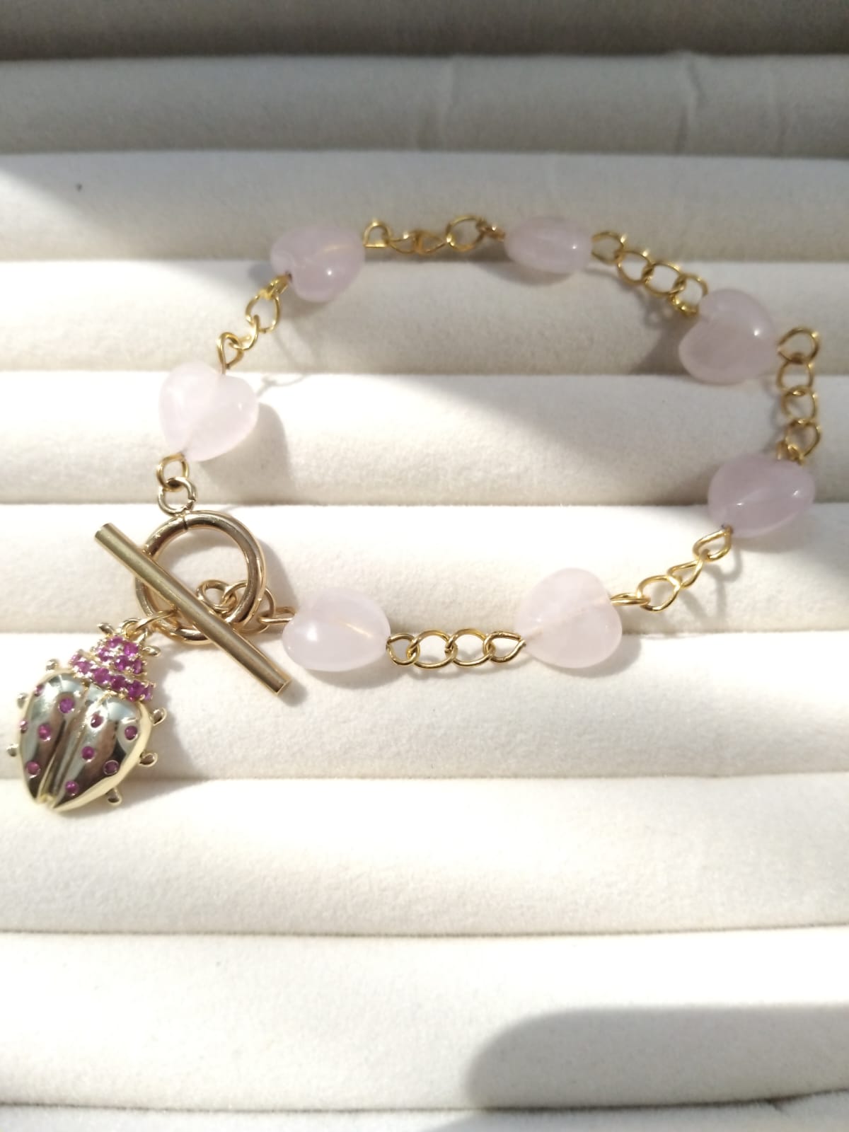 bracelet chaine acier inoxydadble quartz rose forme coeur 10mm avec charm coccinelle et fermoir T