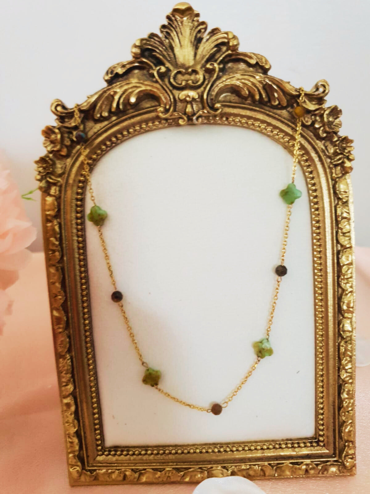 Collier Irina – Chrysoprase trèfle & œil de tigre doré