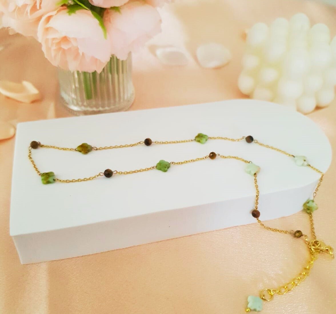Collier Irina – Chrysoprase trèfle & œil de tigre doré