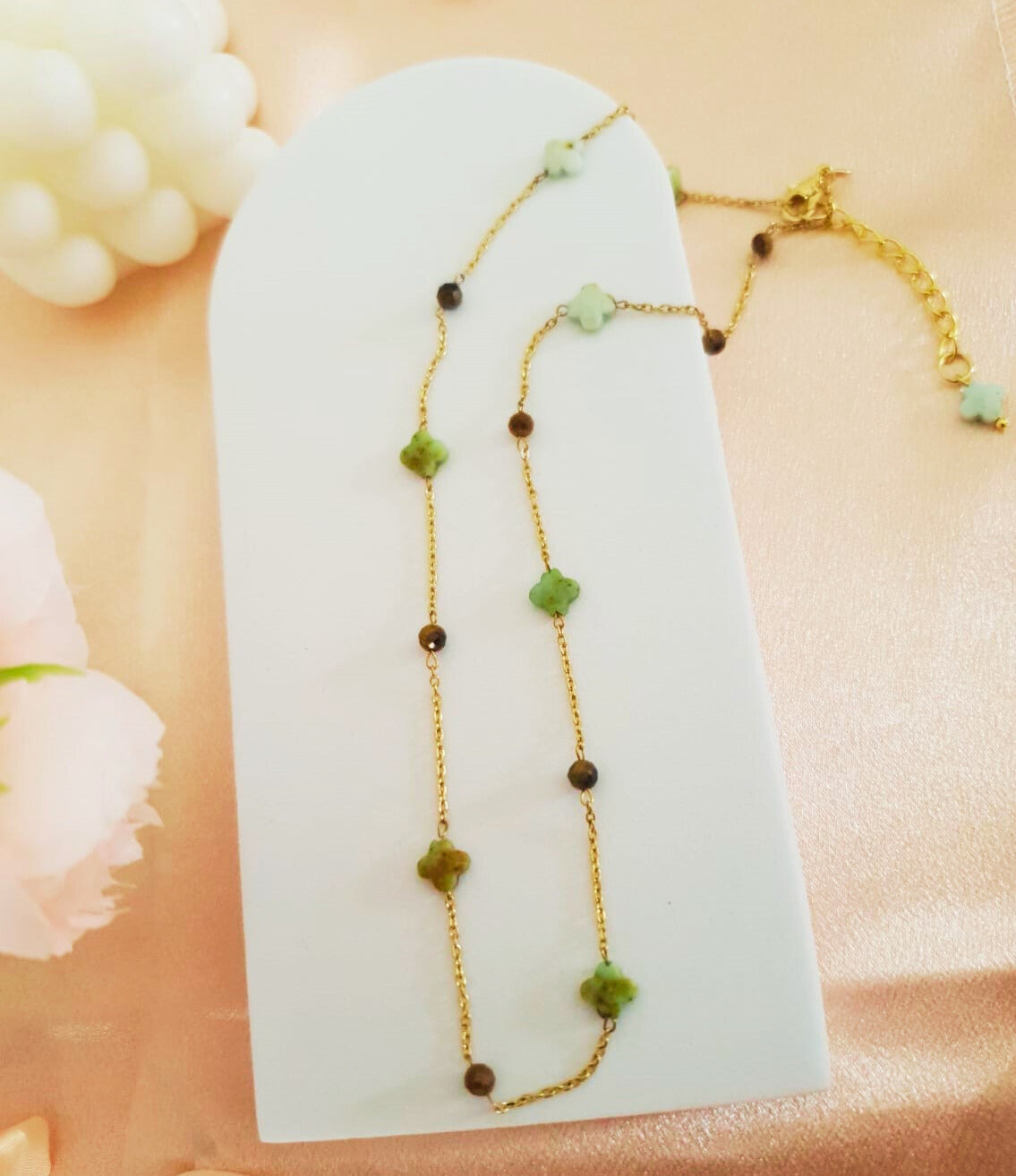 collier chaine laiton plaqué or aevc chrysoprase (10mm) et oeil de tigre facetté (4mm) avec rallonge chaine 5 cm