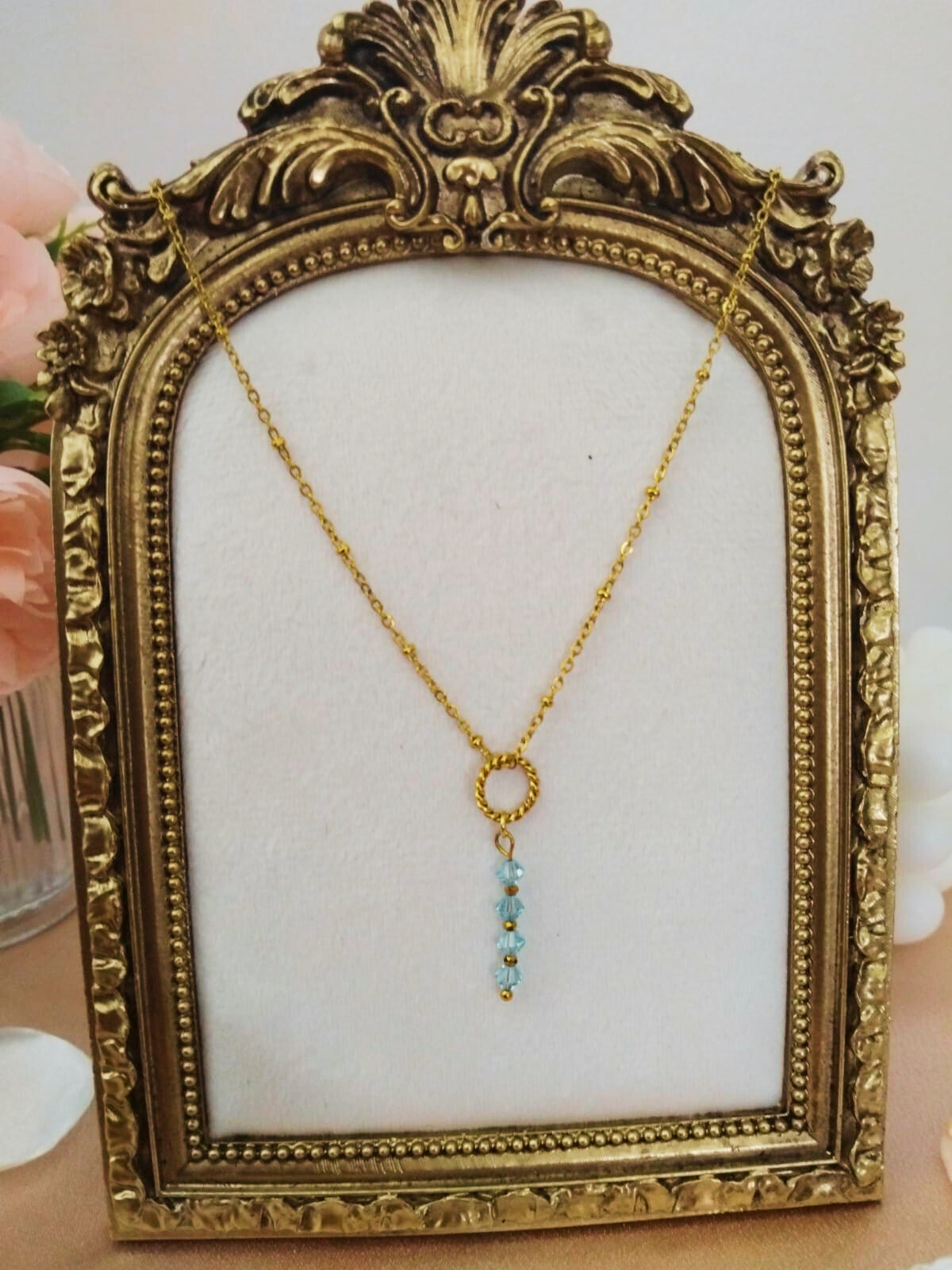 Collier "Sérénité Cristalline" - Swarovski Aigue-Marine 4mm, Cristal Teinté Doré, Chaîne à Bille Acier Inox