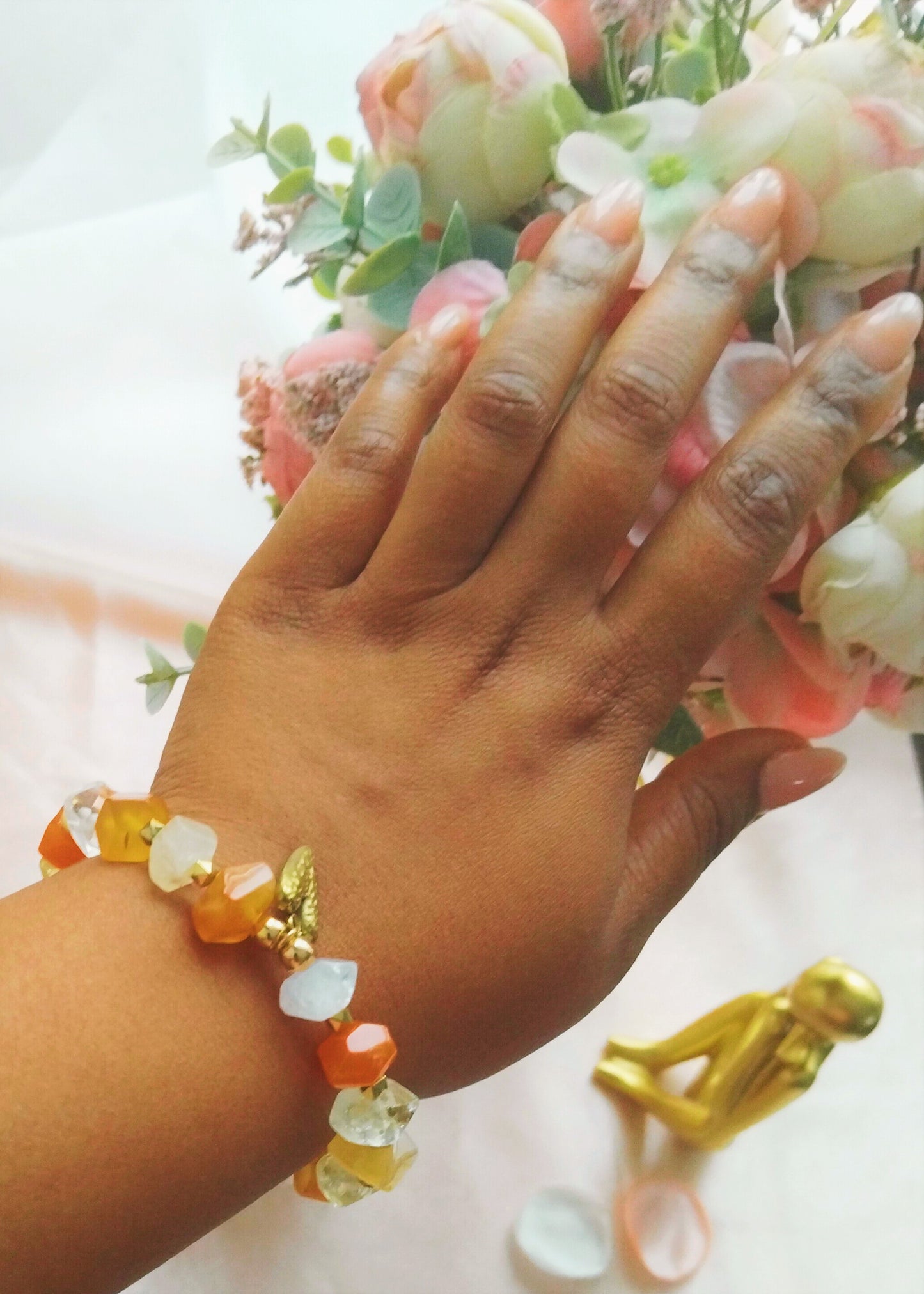 Bracelet "Éclat de Lumière" en Cornaline & Citrine, Pendentif Cœur et Perles Dorées