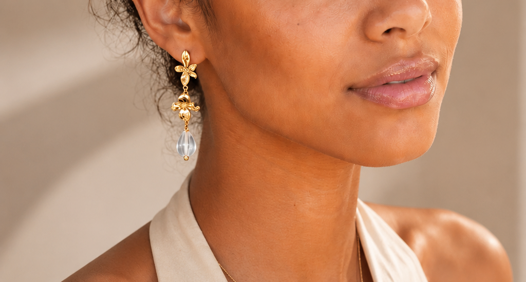 Boucles d’oreilles Flora – Boucles femme fleur cristal de roche doré or 14 carats - Vatou Soa