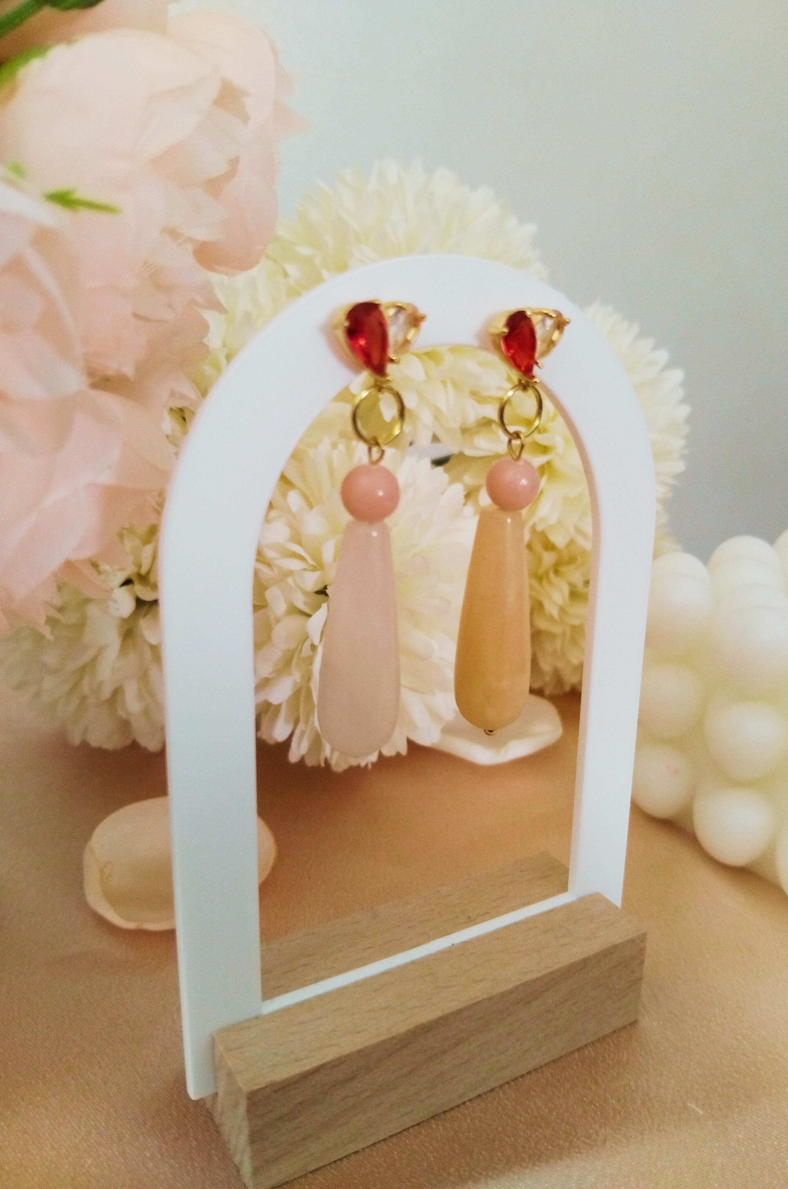 Boucles pendantes aventurine rose et opale – Clou cœur strass - Vatou Soa