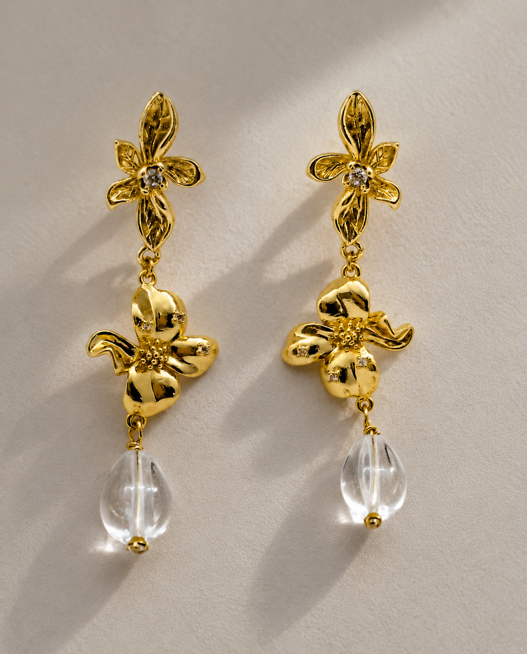 Boucles d’oreilles Flora – Boucles femme fleur cristal de roche doré or 14 carats - Vatou Soa