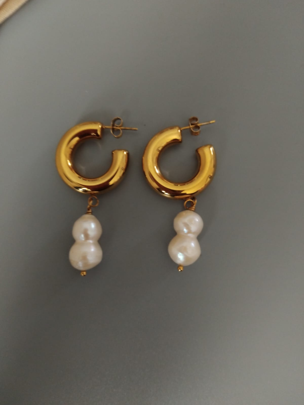 Boucles Perléa – Perles de culture et créoles dorées | Bijou femme fait main élégant - Vatou Soa