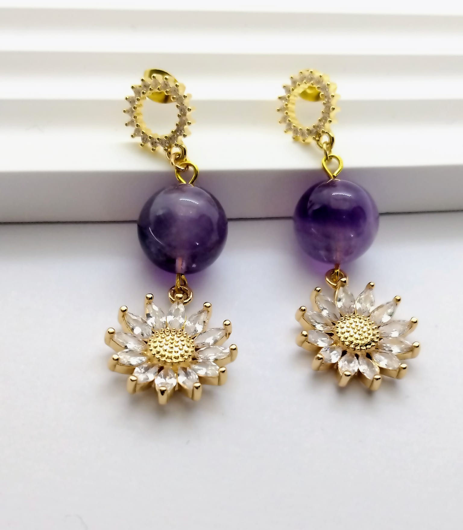 Boucles d’oreilles LUMÉLIS en améthyste naturelle – boucles pendantes dorées fleur - Vatou Soa