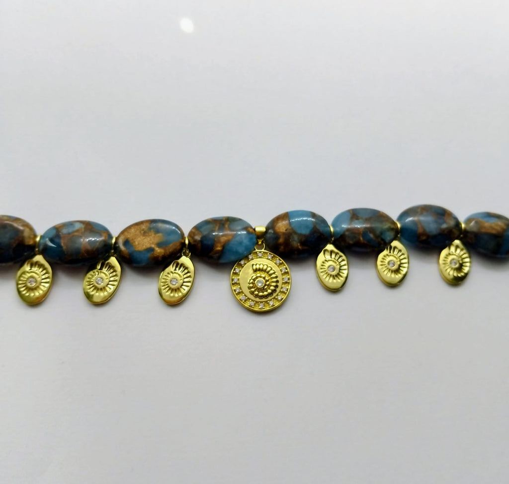 Collier Laguna – Collier femme quartz mosaïque bleu turquoise et coquillages dorés - Vatou Soa