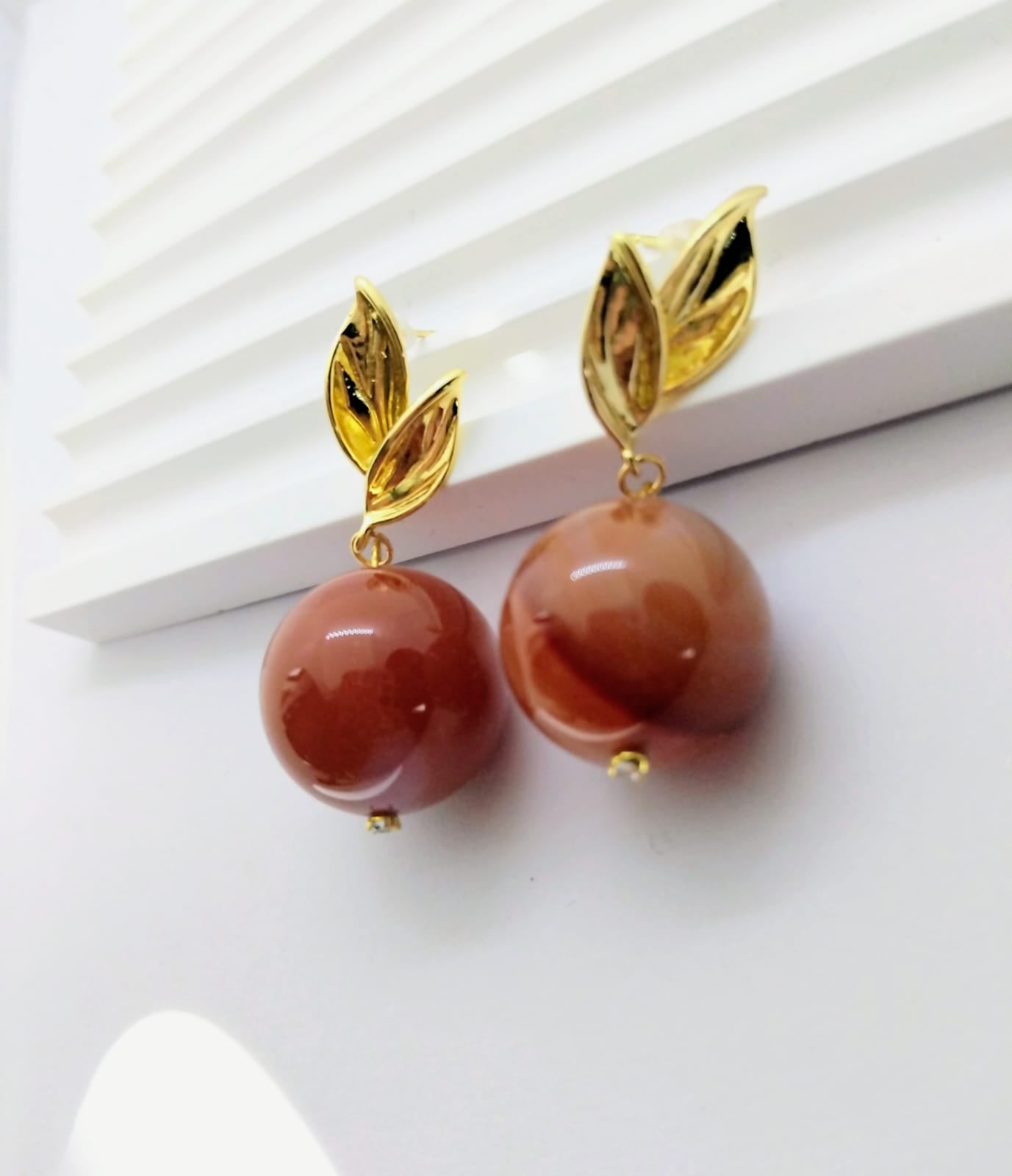 Boucles Tangerine – Boucles d’oreilles femme cornaline orange dorée