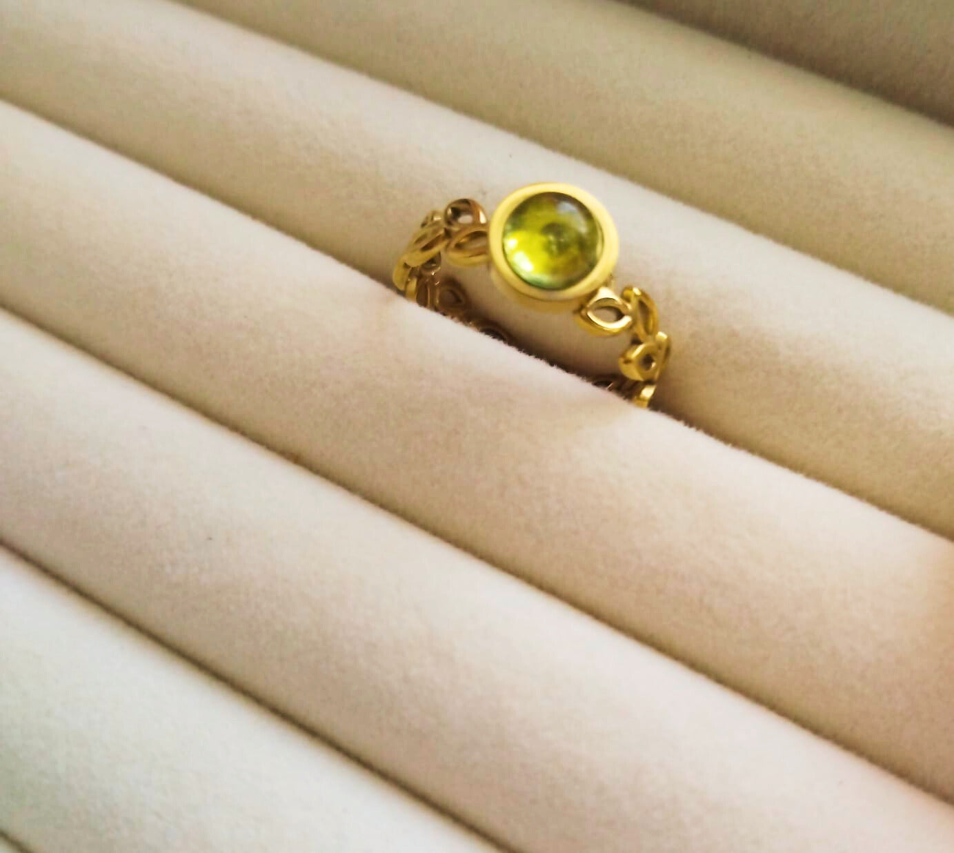 Bague péridot naturelle – Feuillage doré réglable