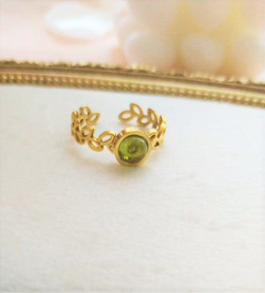 Bague péridot naturelle réglable – bijou feuillage doré élégant
