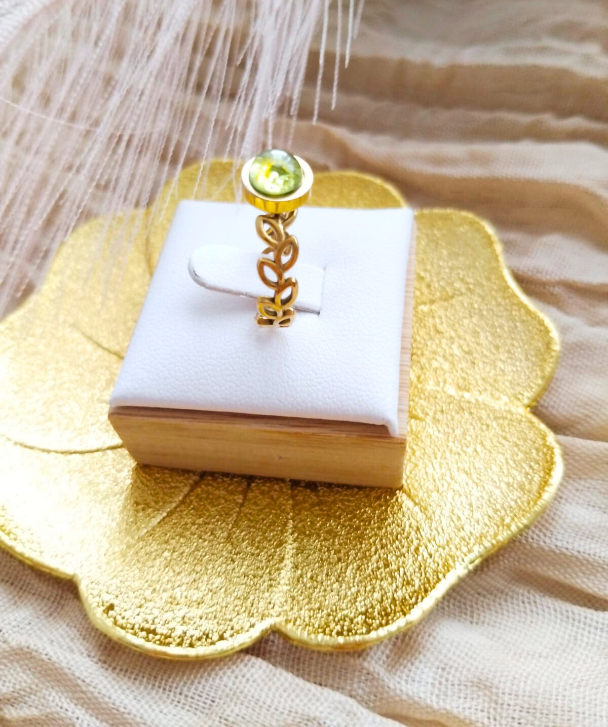 photo bague péridot ajustable en acier inoxydable feuillage laurier