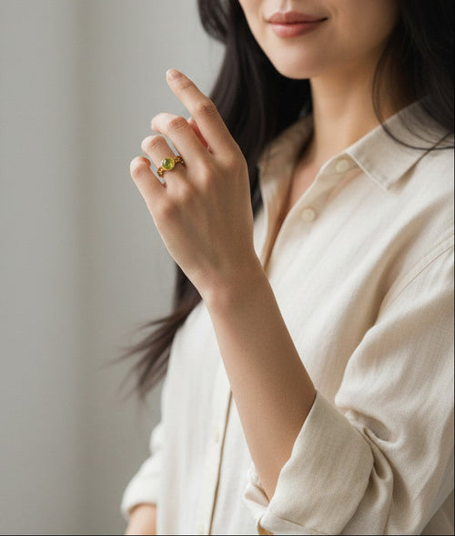 Bague "Elenya " péridot naturelle – Feuillage laurier doré réglable - Vatou Soa