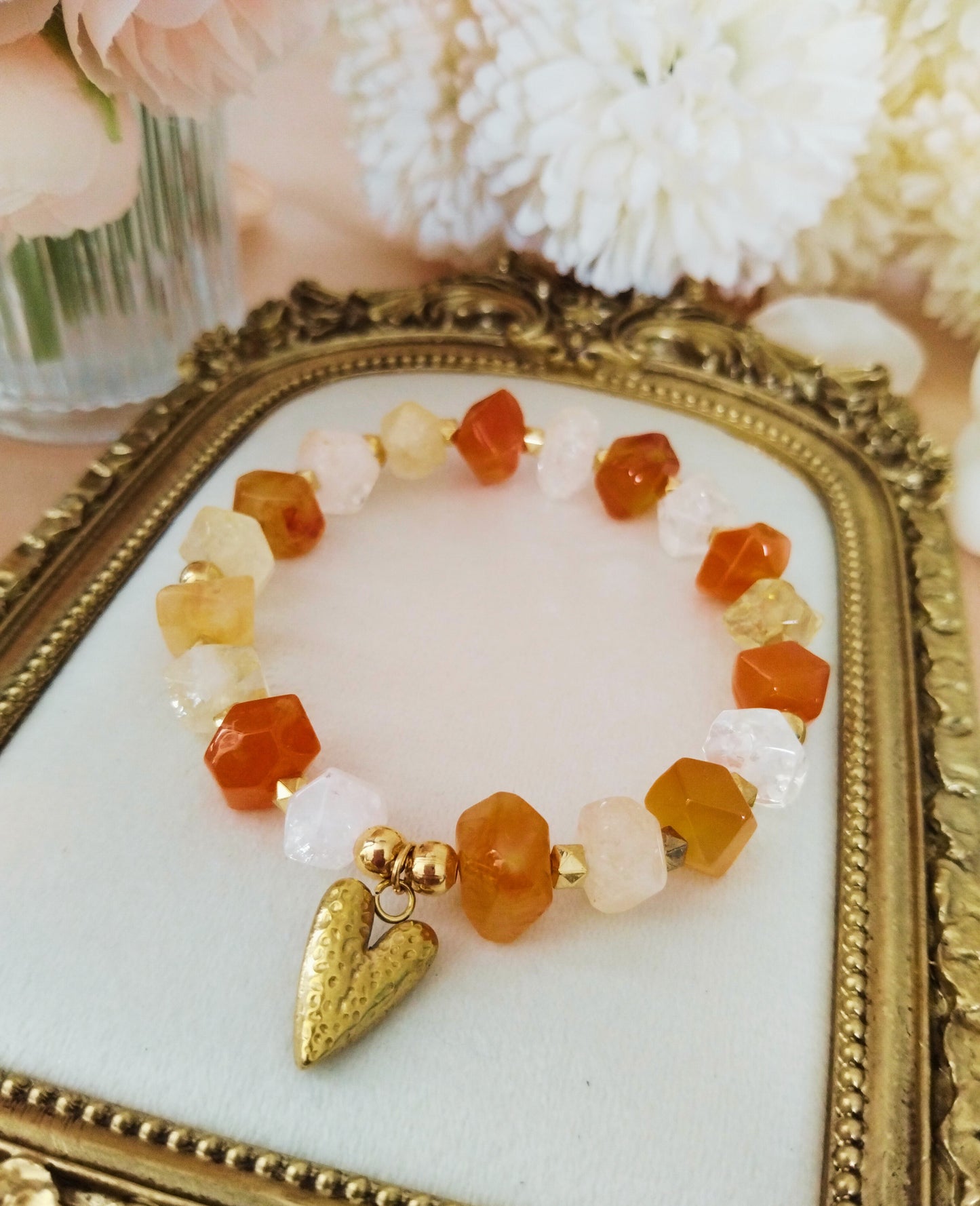Bracelet "Éclat de Lumière" en Cornaline & Citrine, Pendentif Cœur et Perles Dorées