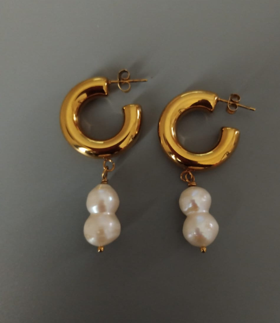 photo boucles créoles avec perle de culture