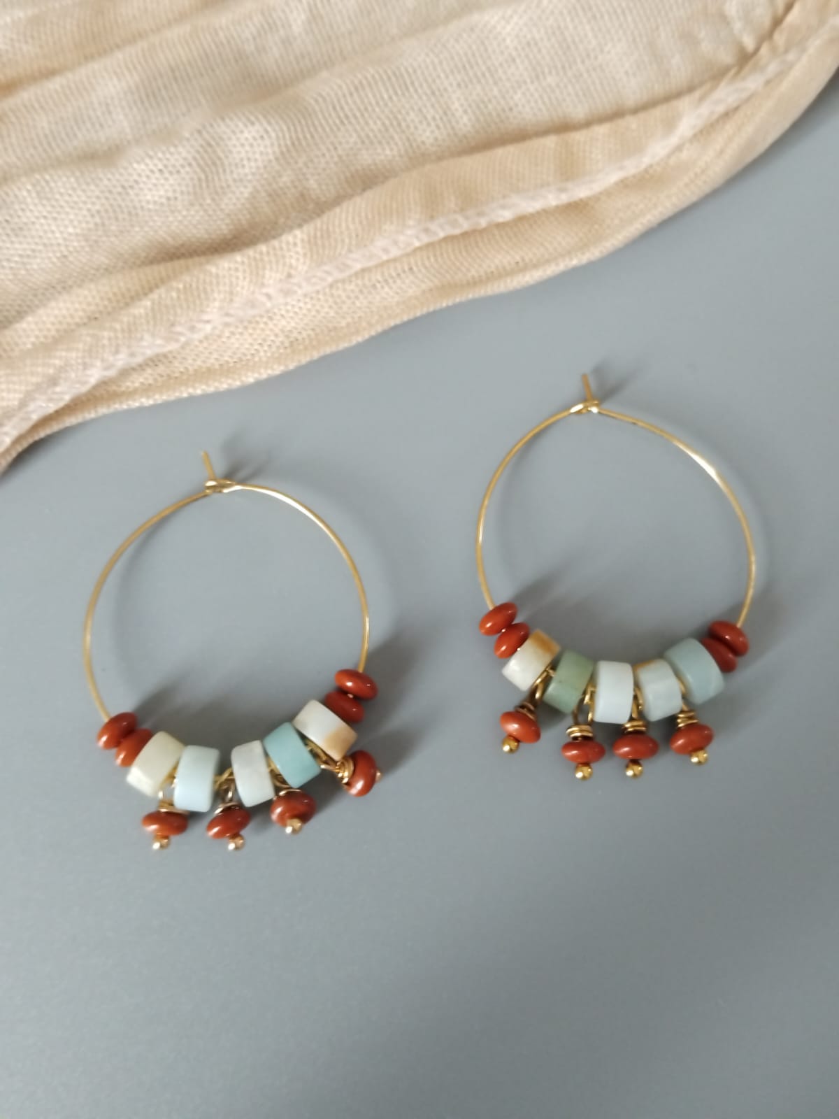 Créoles amazonite fleurie et jaspe rouge femme