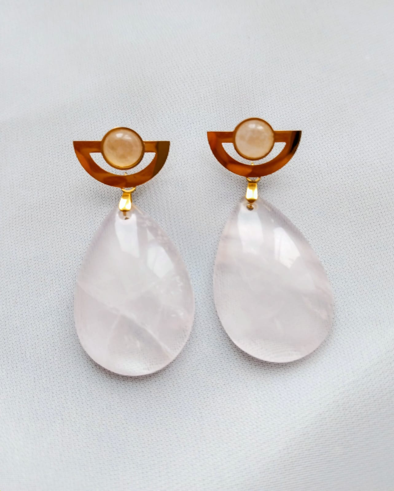 boucles pendantes femme  quartz rose clou style tribal cabochon 6mm et pendant environ 3,5cm en quartz rose