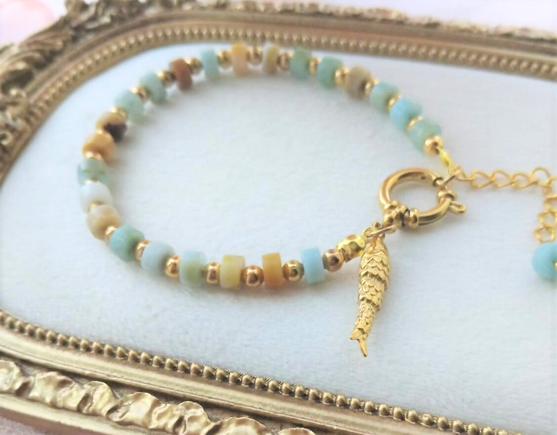 bracelet amazonite fleurie et jaspe rouge charm poisson
