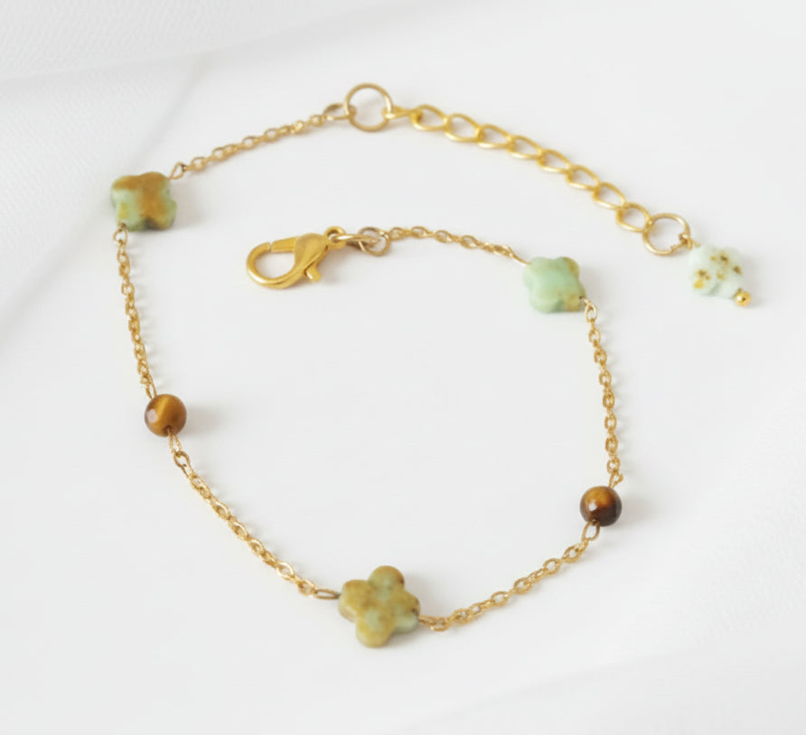 photo bracelet femme chrysoprase forme trefle et oeil de tigre facettée 4mm sur chaine 