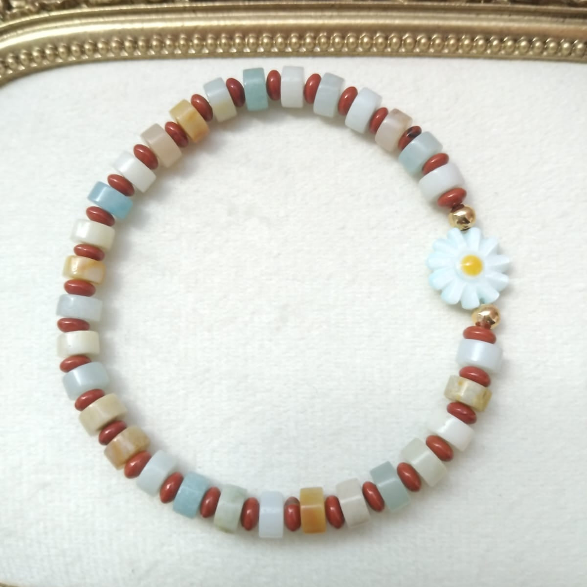 photo bracelet en élastique en amazonite et jaspe rouge