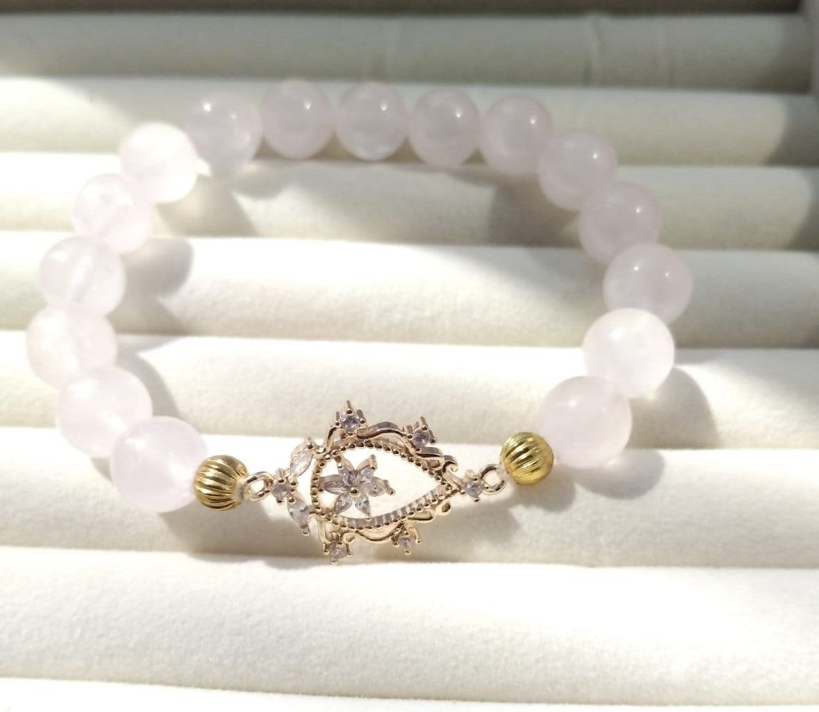 photo bracelet quart rose 10mm  connecteur fleuri à strass