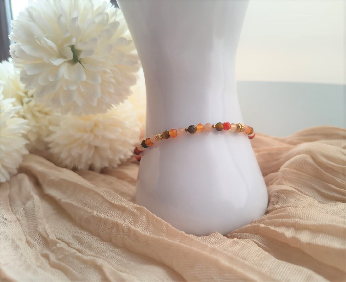 Bracelet signe astrologique Lion en pierres naturelles – Pierre de lune et calcédoine bleue – Bijou fait main