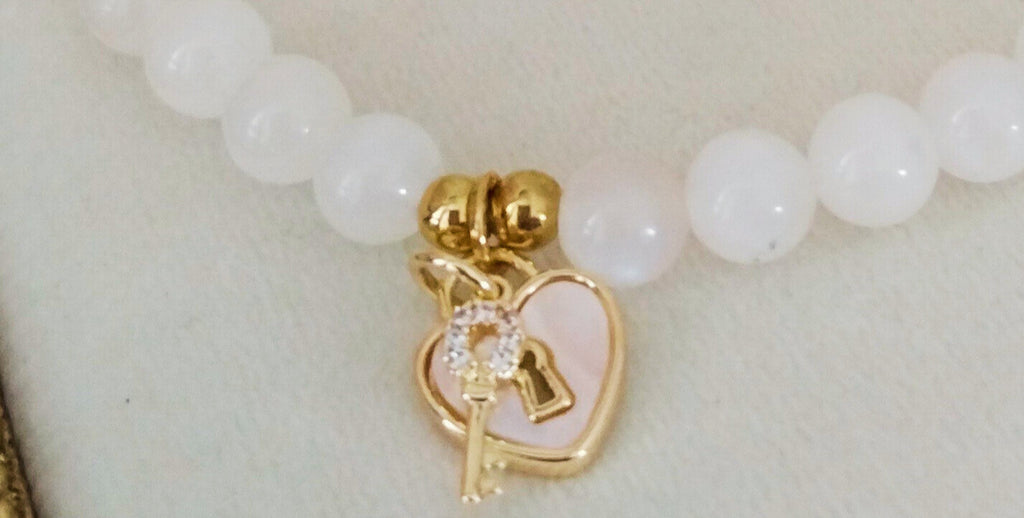 photo bracelet pierre de lune 6mm et charm clé cadenas coeur