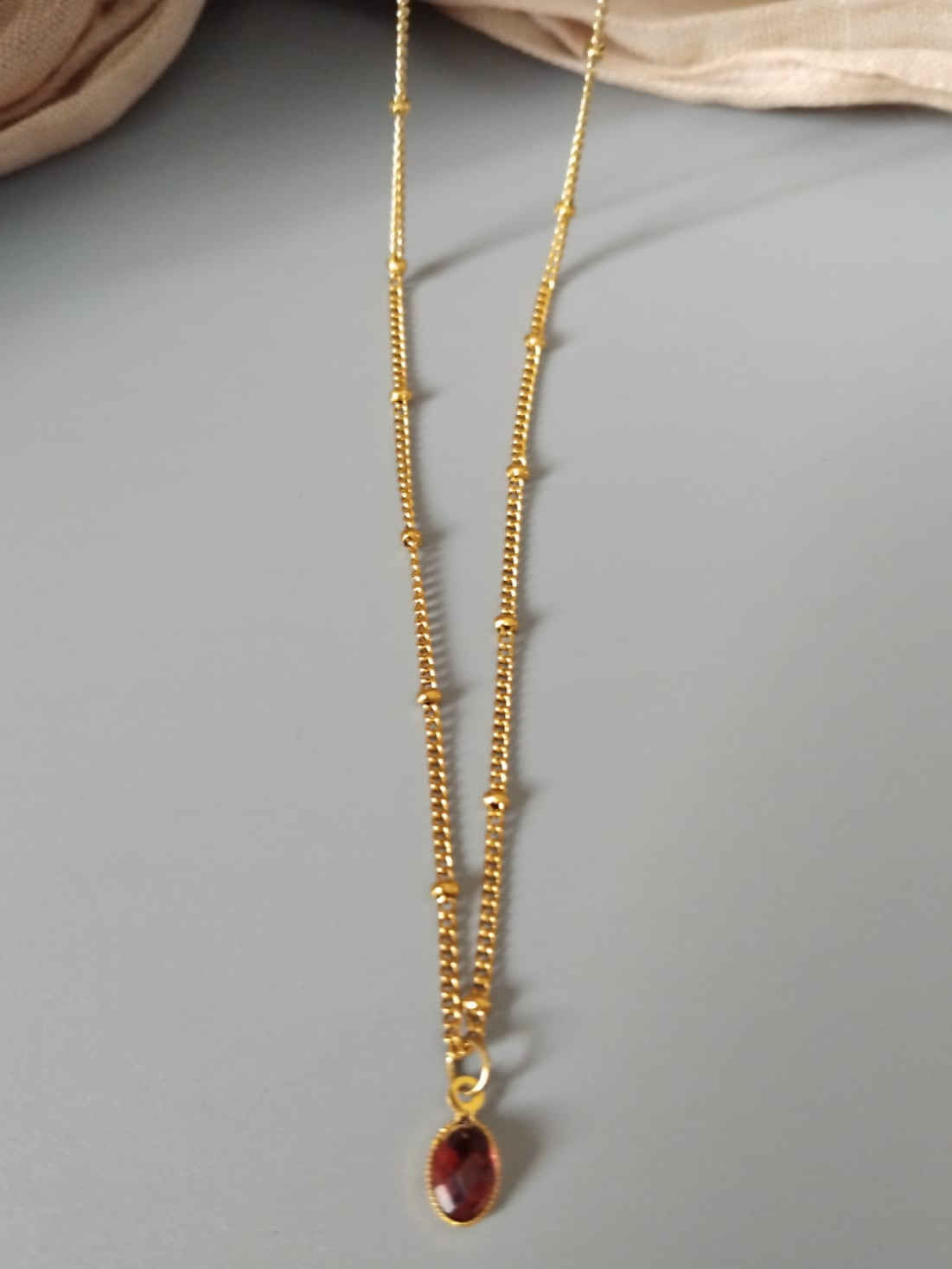 photo collier grenat rhodolite avec chaine acier inoxydable
