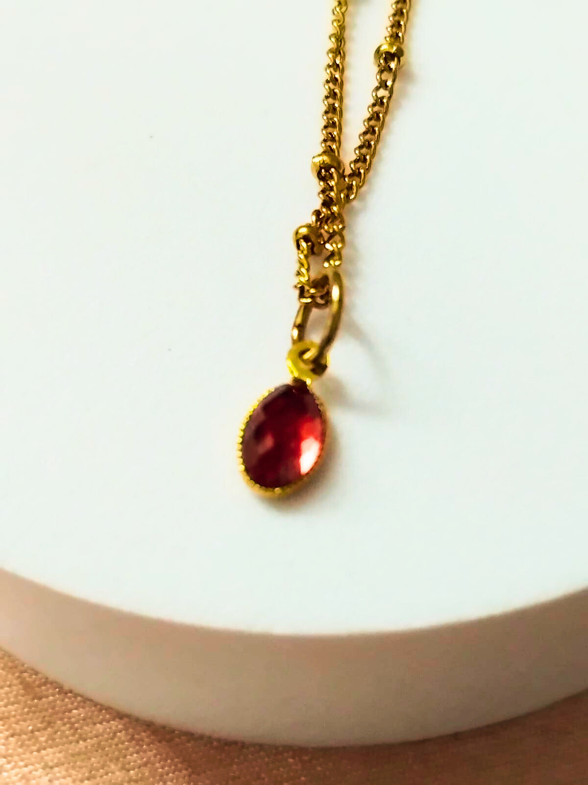 Collier grenat rhodolite chaîne dorée – bijou fait main en France