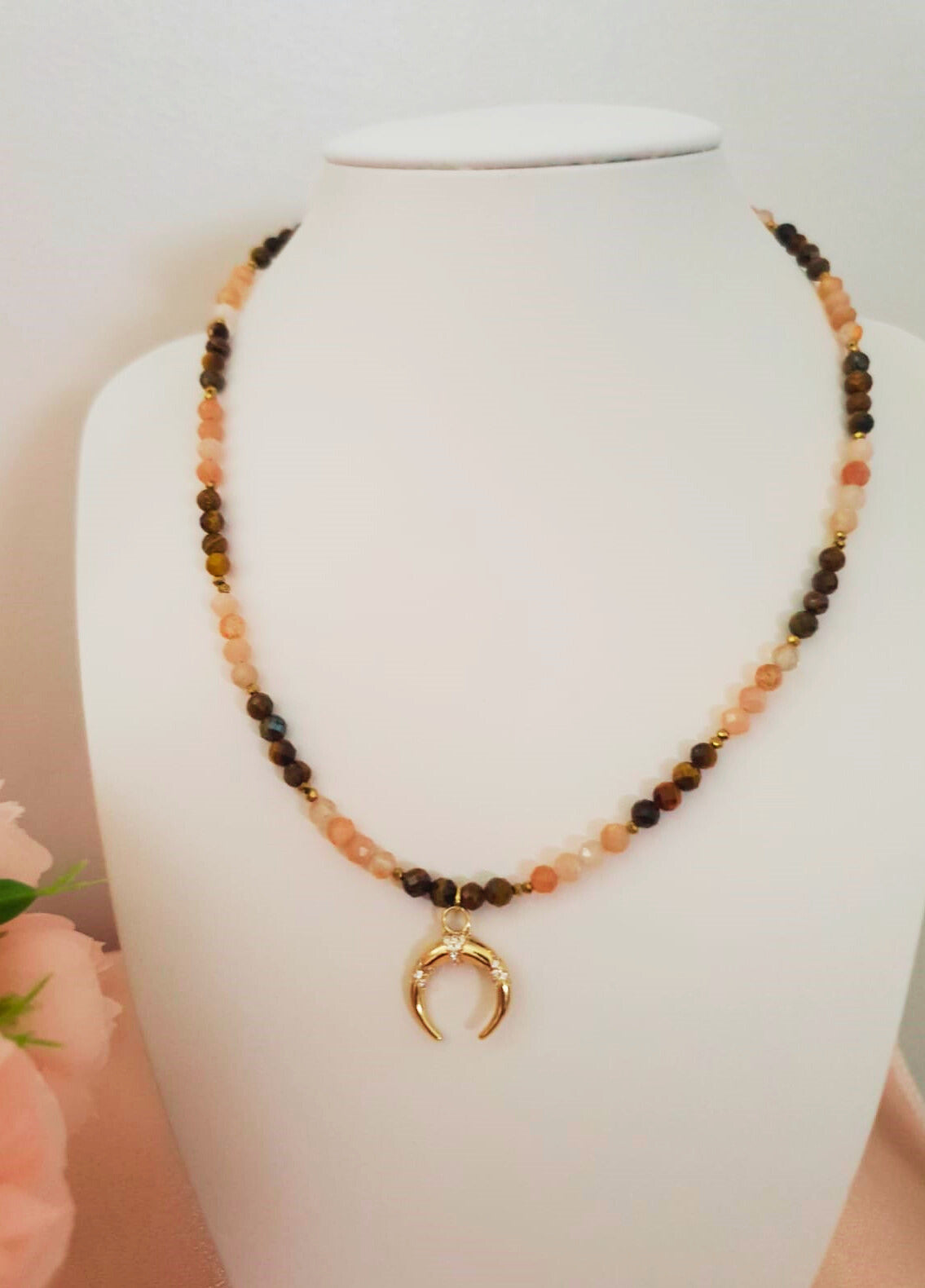 Collier pierre de soleil, œil de tigre & cristal irisé – Magie lunaire & lumière intérieure - Vatou Soa
