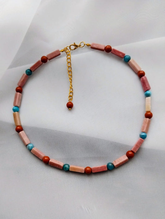 photo collier rhodonite, apatite bleu et jaspe rouge rase de cou