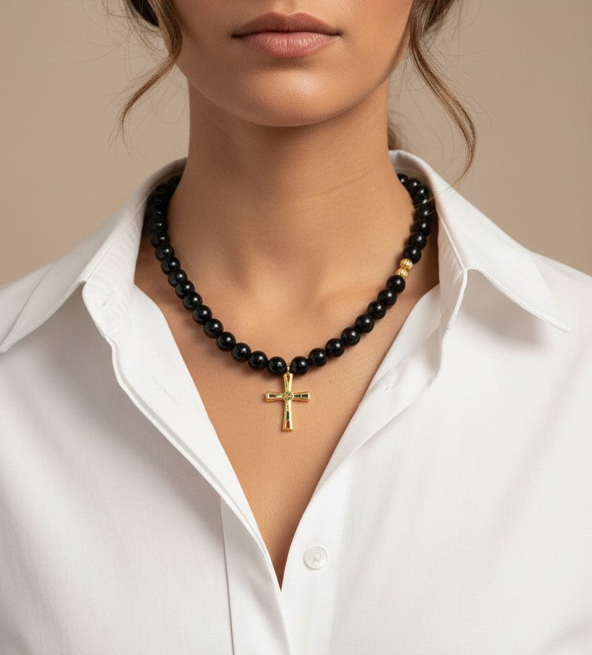 Collier Miaro – Tourmaline noire & croix dorée - Vatou Soa