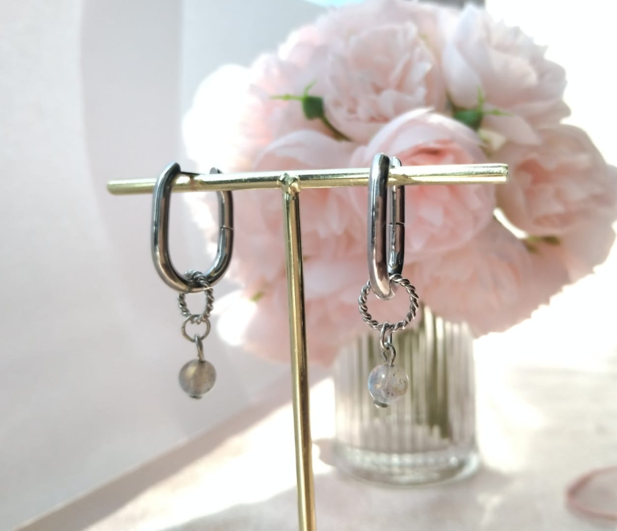 photo boucles d'oreille femme créoles rhodié labradorite 6mm