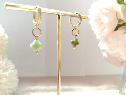 photo créoles à strass avec chrysoprase forme trèfle