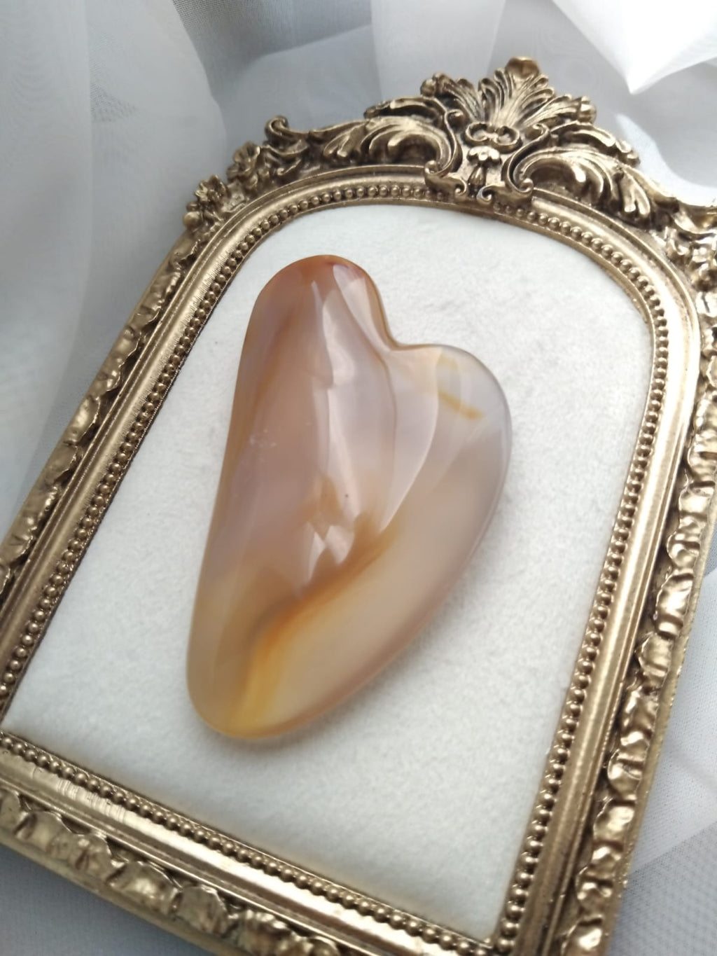 photo gua sha en agate massage visage - bien-être