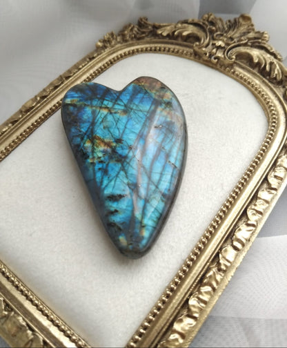 photo gua sha en labradorite de madagascar-soin visage - bien - être