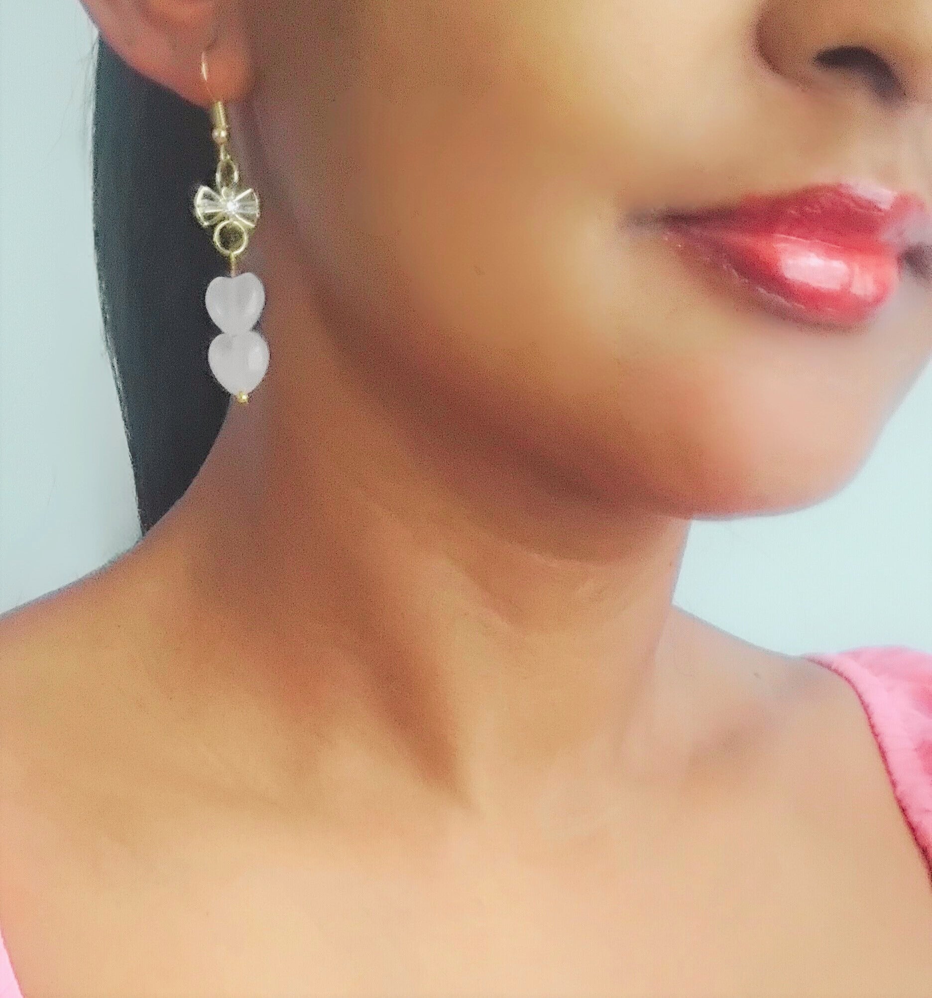 Boucles Fo Kely – Quartz rose cœur & nœud doré - Vatou Soa