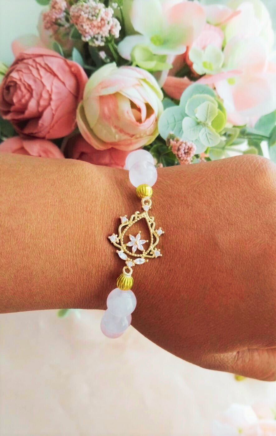 Bracelet quartz rose 10 mm et connecteur fleuri doré – Rosaline - Vatou Soa