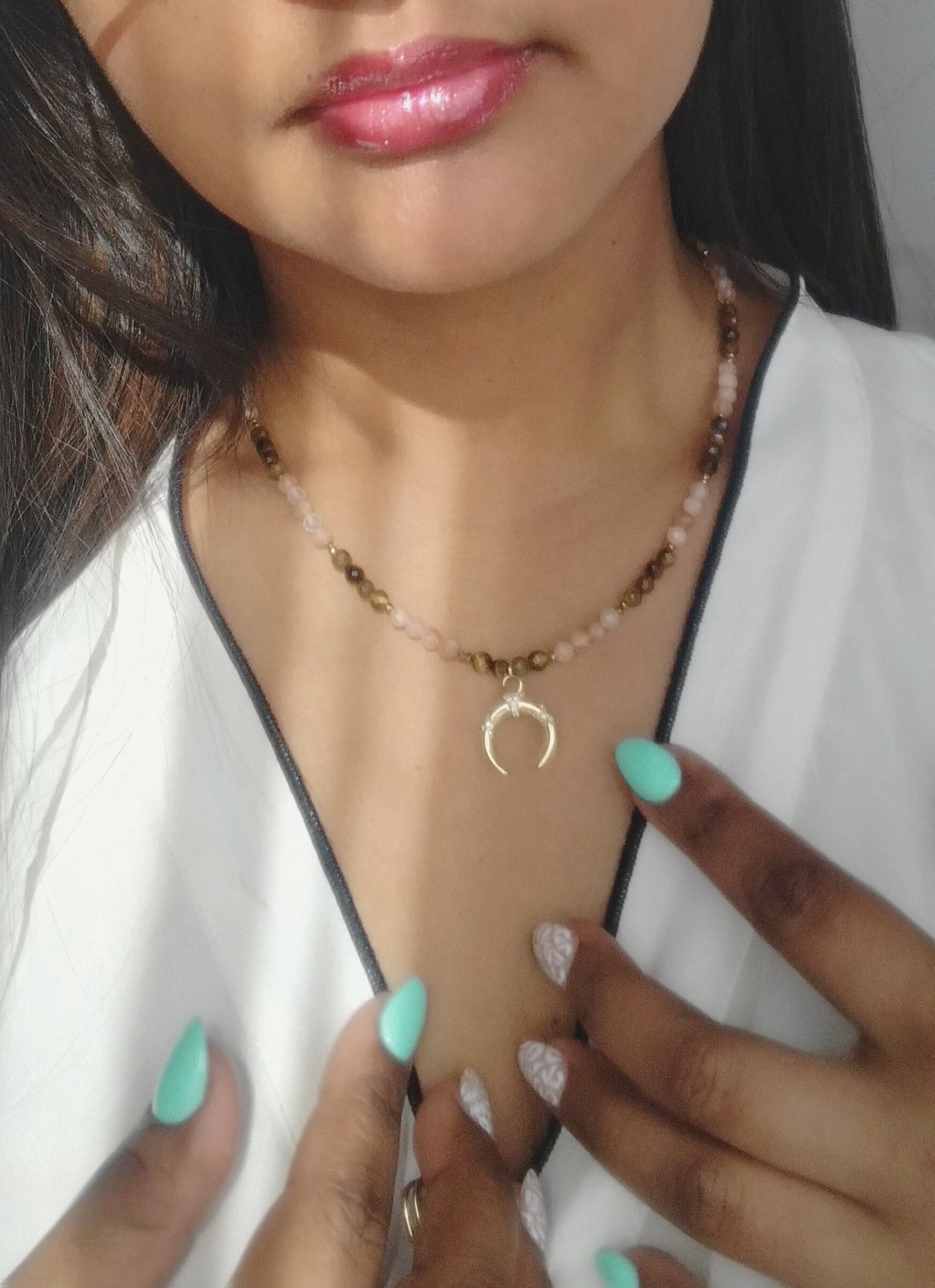 Collier pierre de soleil, œil de tigre & cristal irisé – Magie lunaire & lumière intérieure - Vatou Soa