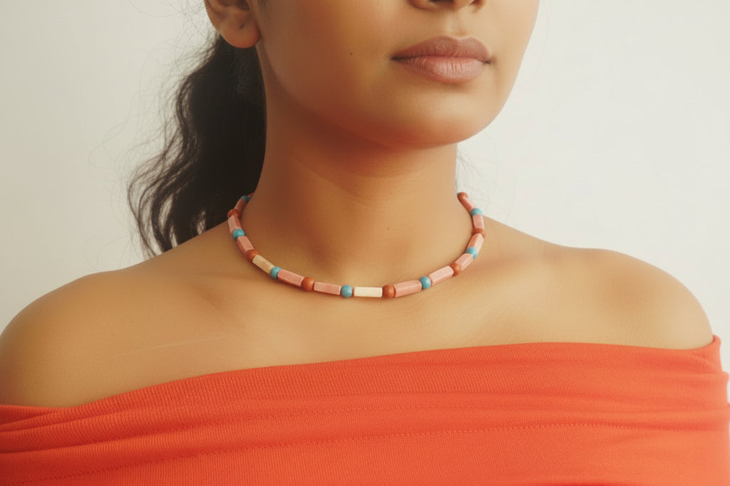 photo collier rhodonite, apatite bleu et jaspe rouge rase de cou