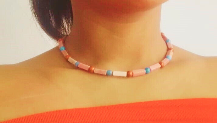 photo collier rhodonite, apatite bleu et jaspe rouge rase de cou