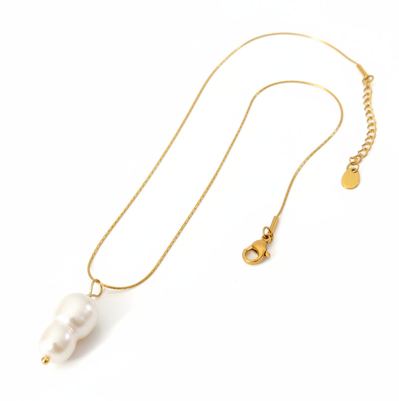 Collier Nacélia – Perle de culture sur chaîne dorée acier inoxydable 40 cm | Bijou fait main élégant - Vatou Soa